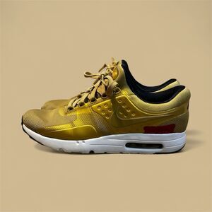 Nike Women’s Air Max  Zero QS “Metallic Gold” University/Gold/Red Size 9.5
